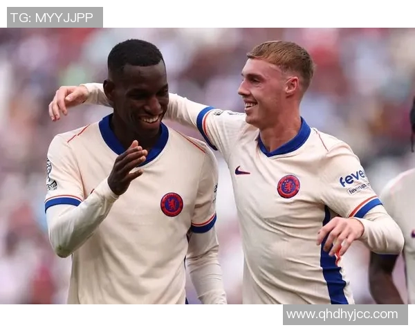 切尔西为帕尔默定制专属球鞋助复出，重返赛场无畏挑战